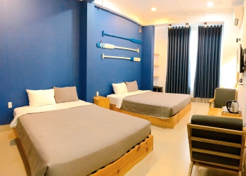 HAI VẠN DẶM DƯỚI BIỂN